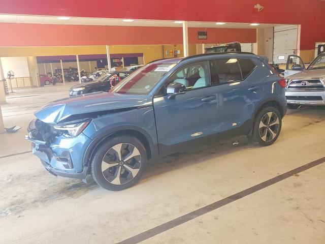 2023 VOLVO XC40 PLUS  