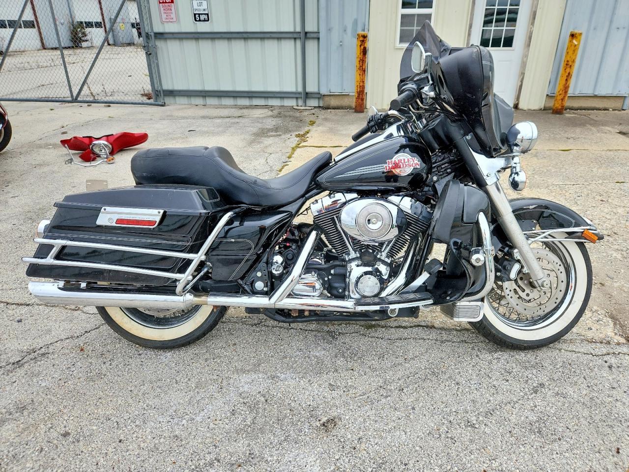 Вид 2005 HARLEY-DAVIDSON FLHTCU, угол 1