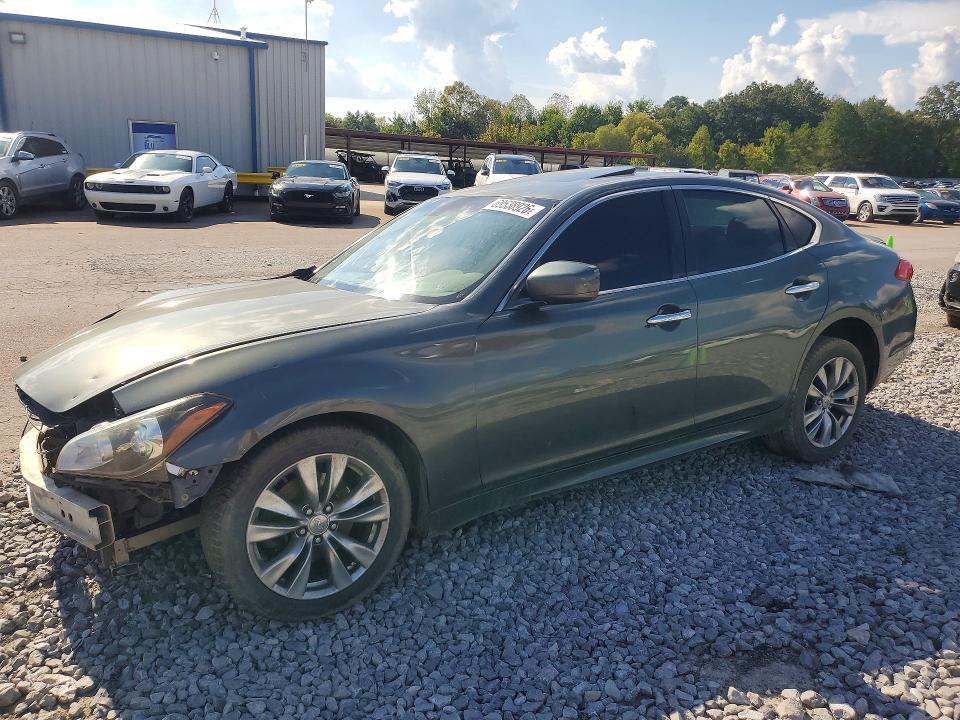 2011 INFI M37