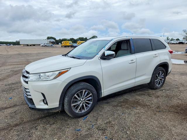 2017 TOYOTA HIGHLANDER XLE  