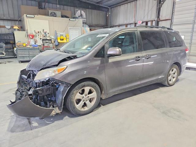 2014 TOYOTA SIENNA LE  