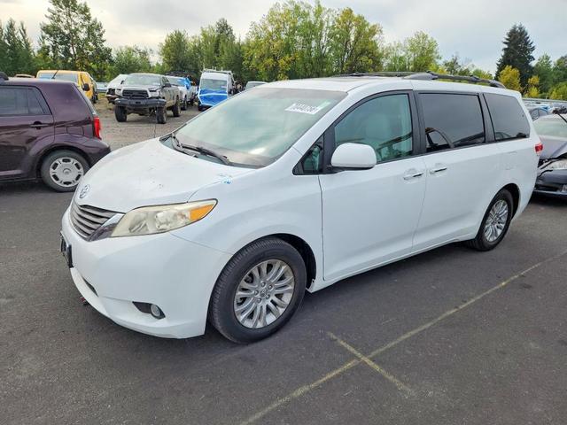 2013 TOYOTA SIENNA XLE 8-PASSENGER  