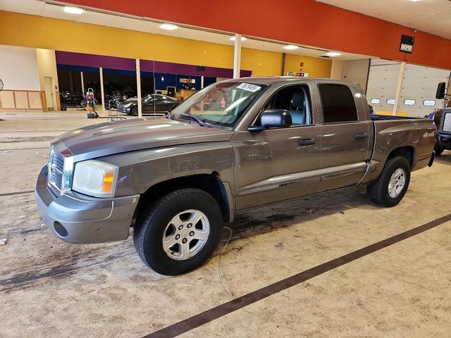 2005 DODGE DAKOTA QUAD SLT  