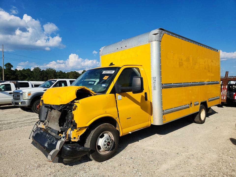 2022 GMC SAVANA BOX TRUCK