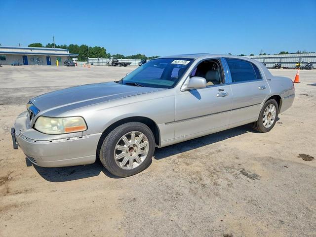 2006 LINCOLN TOWN CAR SIGNATURE LIMITED  