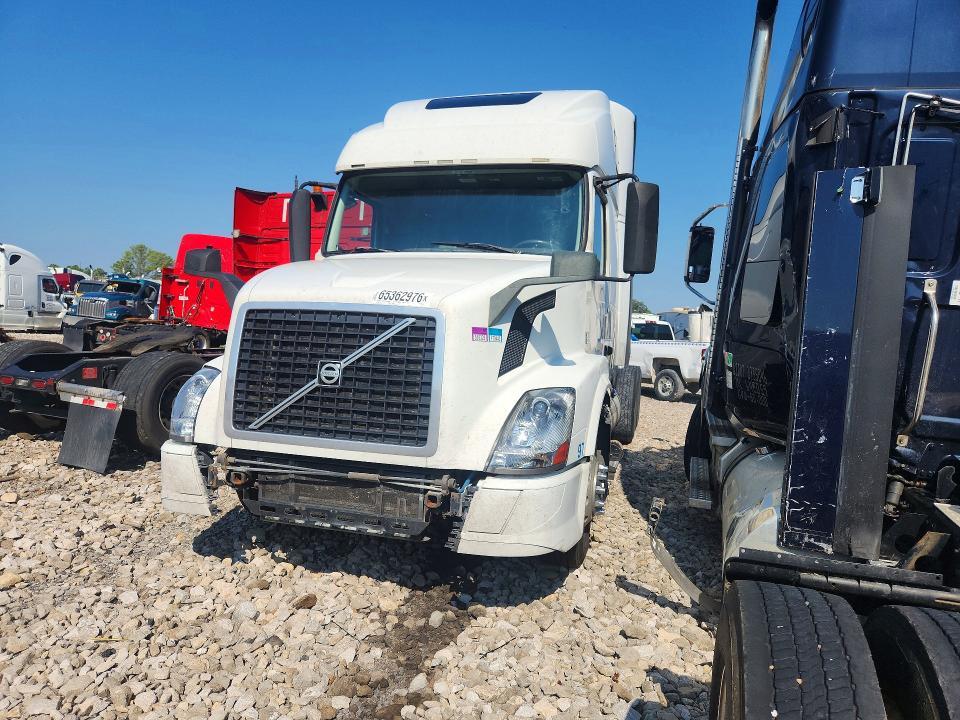 2016 VOLVO VNL SEMI TRUCK