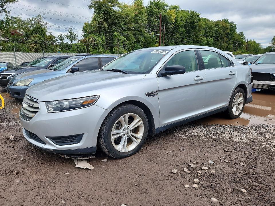 2015 FORD TAURUS SE  