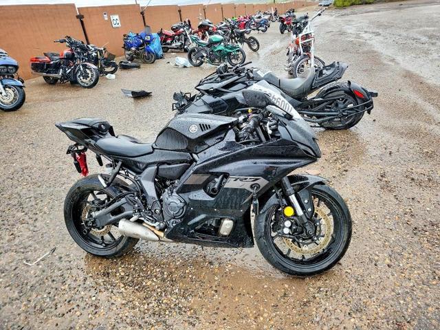 2025 YAMAHA YZFR7   