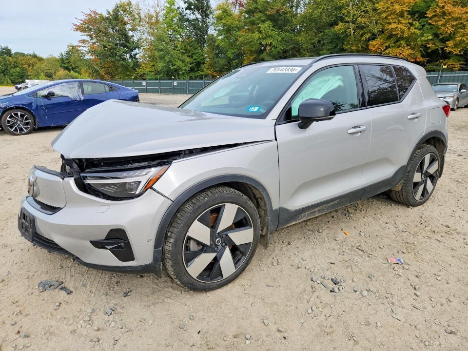 2023 VOLVO XC40   