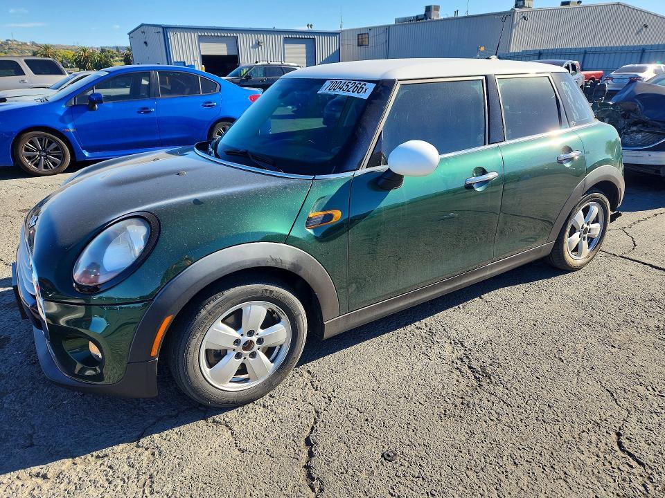 2015 MINI COOPER   