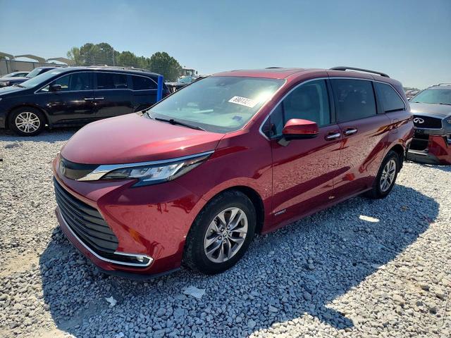 2021 TOYOTA SIENNA XLE  