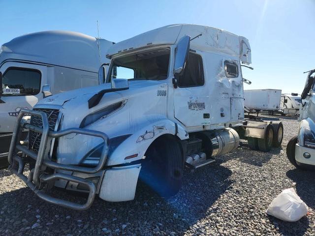2021 VOLVO VNL SEMI TRUCK