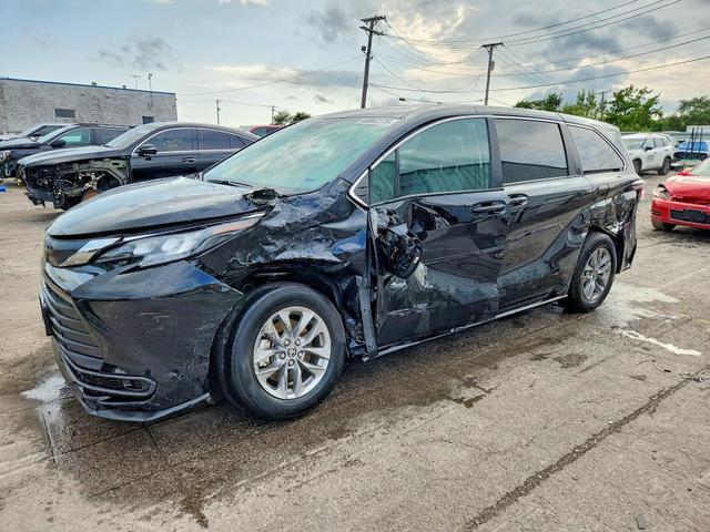 2026 TOYOTA SIENNA LE  