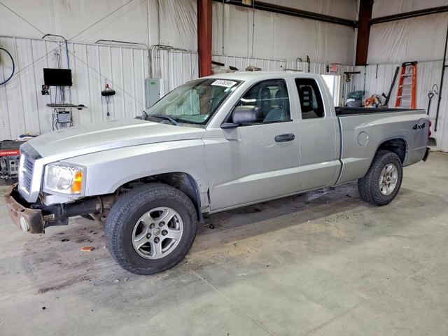 2005 DODGE DAKOTA SLT  