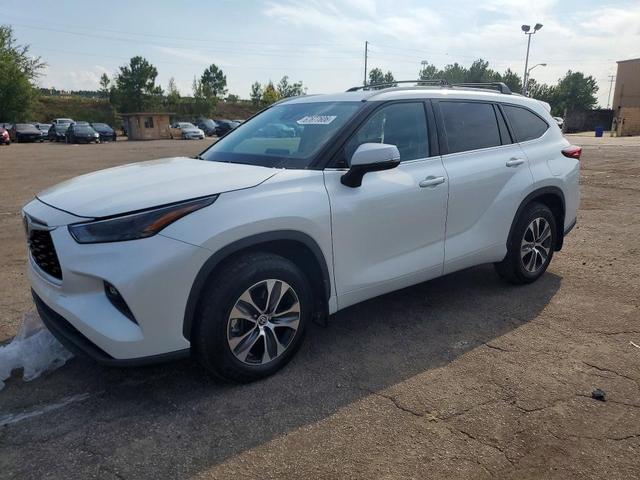 2022 TOYOTA HIGHLANDER XLE  