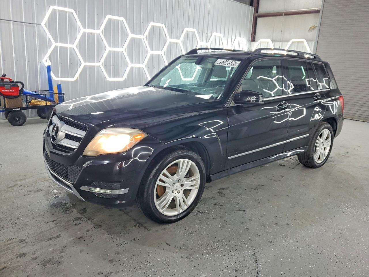 Vue de 2015 MERCEDES-BENZ GLK 350, angle 1