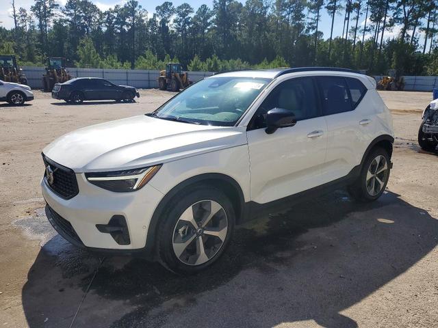 2026 VOLVO XC40 PLUS  