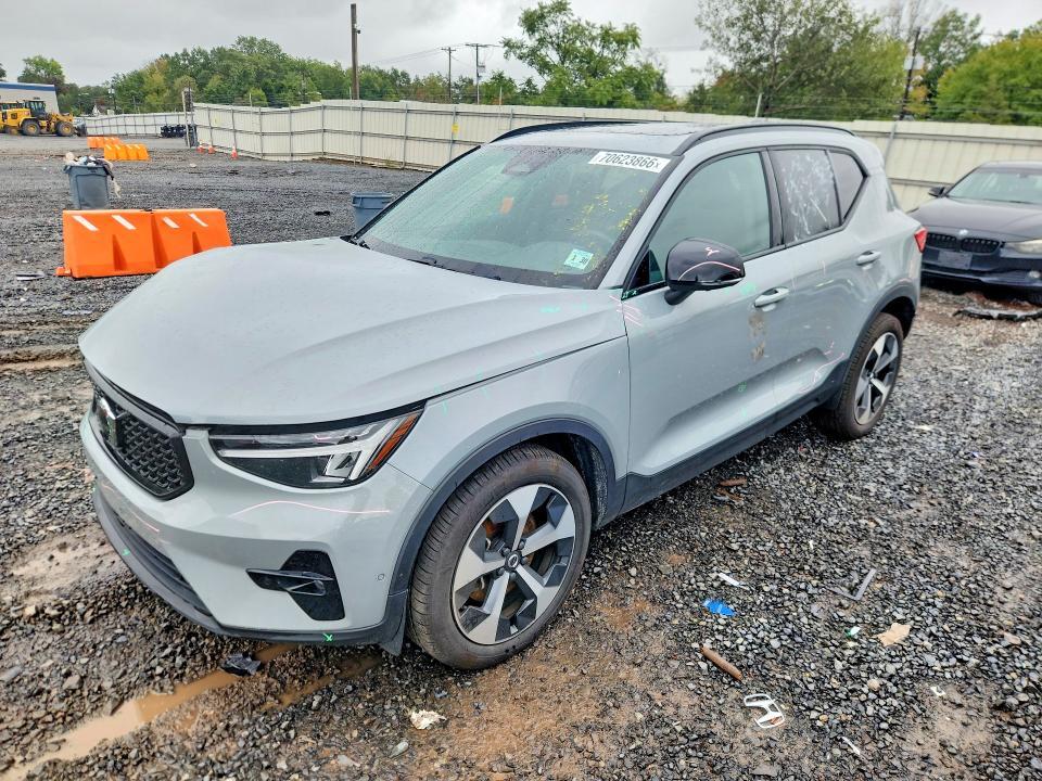 2025 VOLVO XC40 PLUS  