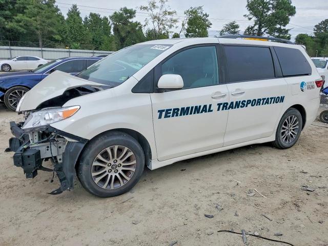 2020 TOYOTA SIENNA XLE 8-PASSENGER  