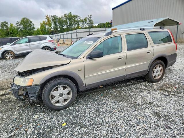 2005 VOLVO XC70   