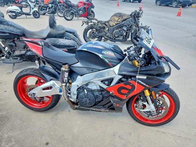 2017 APRILIA RSV4 RR  