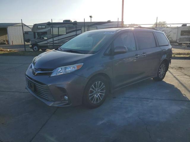 2018 TOYOTA SIENNA XLE PREMIUM 8-PASSENGER  