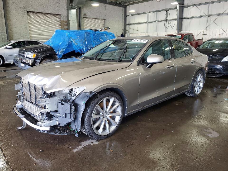 2020 VOLVO S60 T6 MOMENTUM  