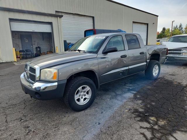 2005 DODGE DAKOTA QUAD SLT  