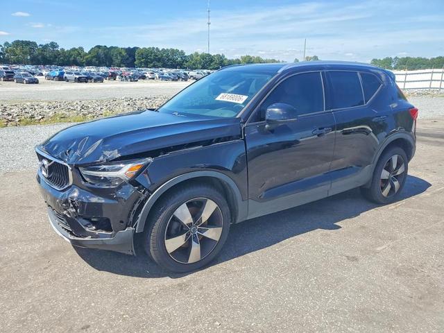 2019 VOLVO XC40 T5 MOMENTUM  