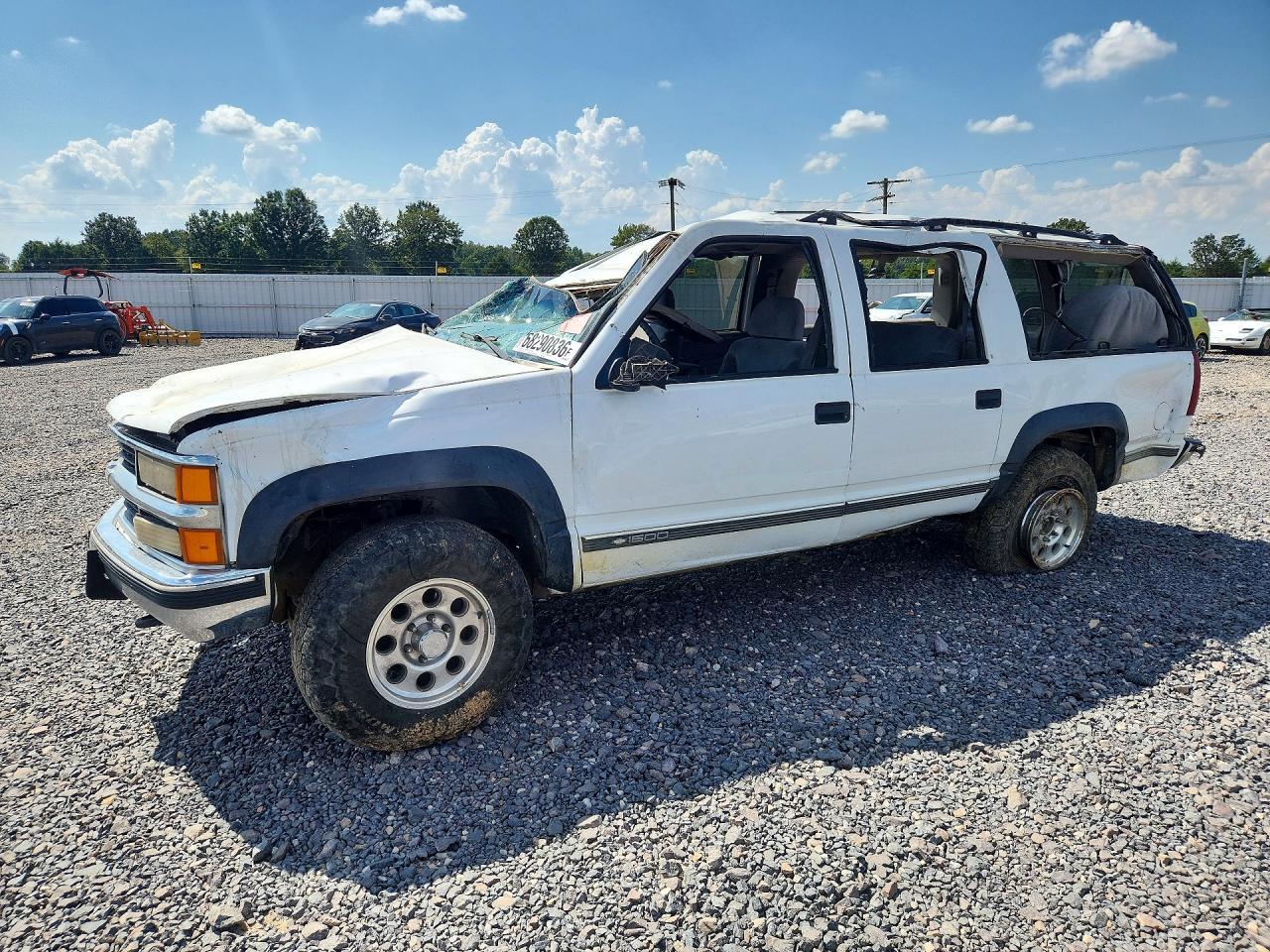 Вид 1999 CHEVROLET SUBURBAN K1500, угол 1
