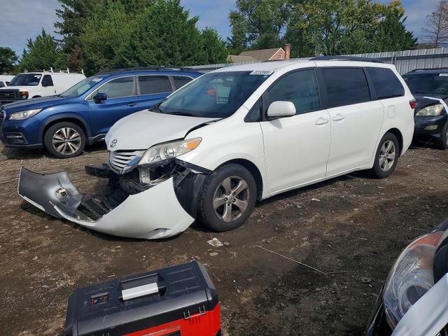 2015 TOYOTA SIENNA LE  