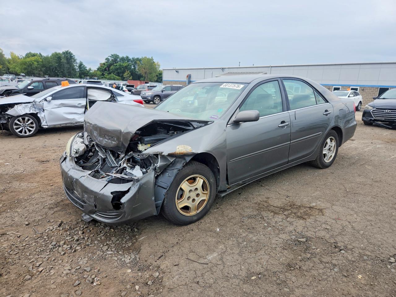 Vista de 2003 TOYOTA CAMRY LE, ángulo 1
