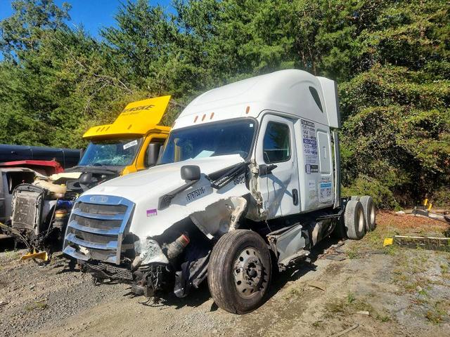 2020 FREIGHTLINER CASCADIA 126 SEMI TRUCK