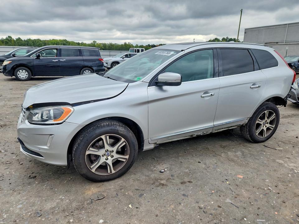 2015 VOLVO XC60 T6 PREMIER  