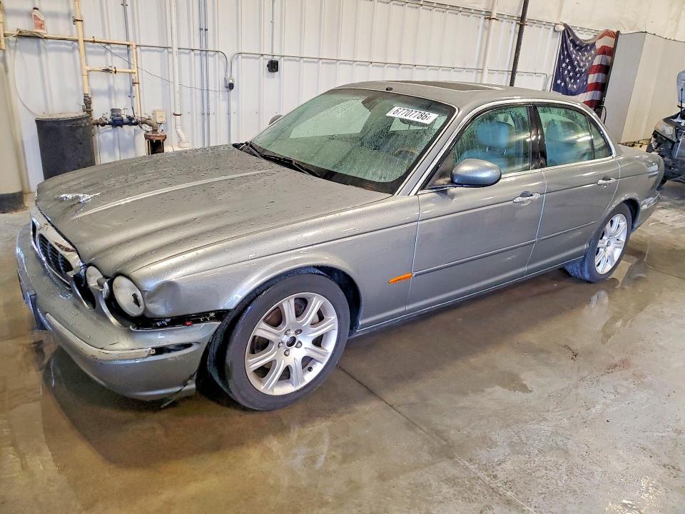 2004 JAGUAR XJ8   