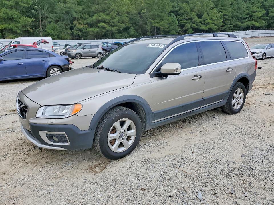 2011 VOLVO XC70 32  