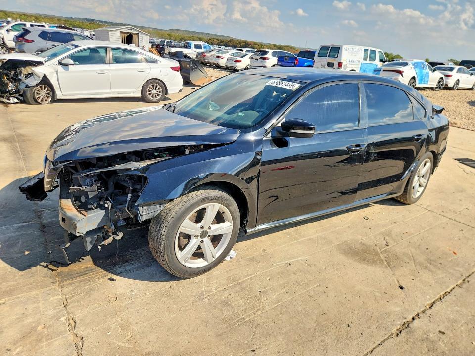 2013 VOLKSWAGEN PASSAT SE  