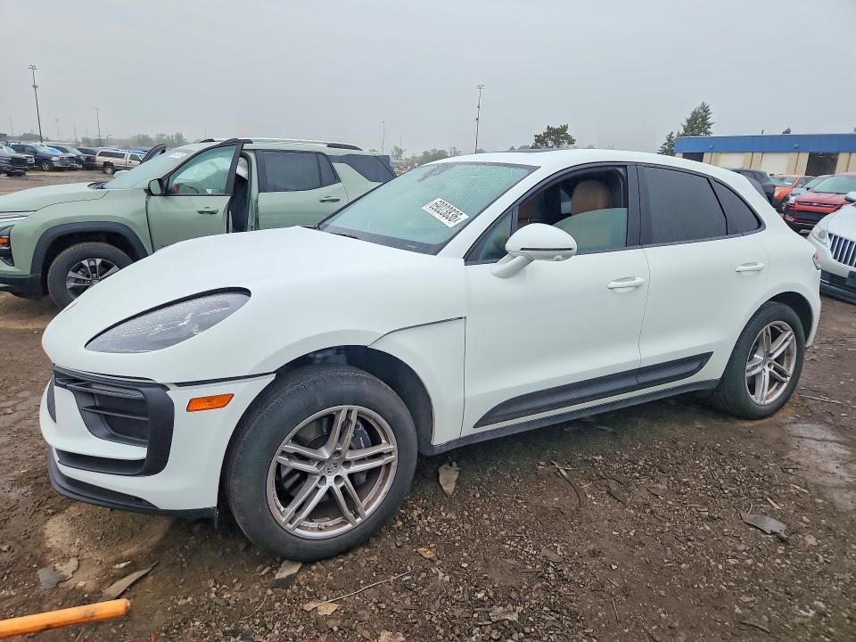 2025 PORSCHE MACAN BASE  