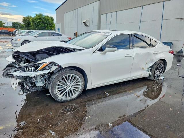 2025 LEXUS ES 300H BASE  