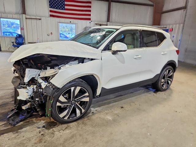 2024 VOLVO XC40 PLUS  