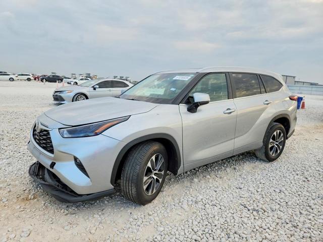 2025 TOYOTA HIGHLANDER XLE  