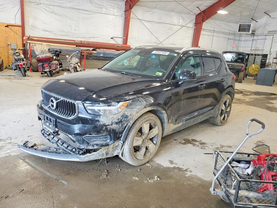 2019 VOLVO XC40 T5 MOMENTUM  