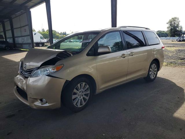 2014 TOYOTA SIENNA XLE 7-PASSENGER  