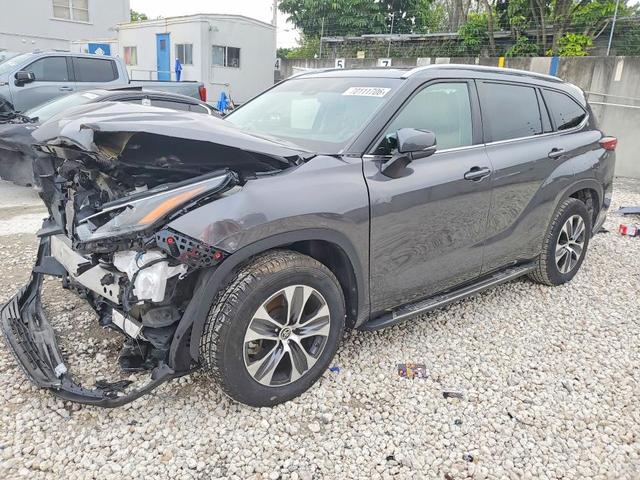 2023 TOYOTA HIGHLANDER XLE  