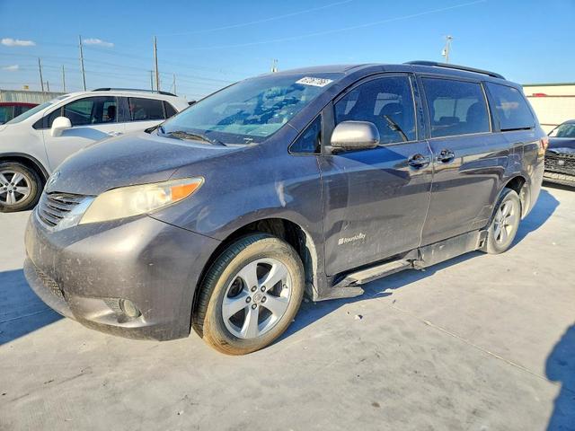 2017 TOYOTA SIENNA LE