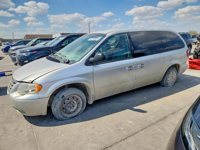 2005 CHRYSLER TOWN & COUNTRY LX  