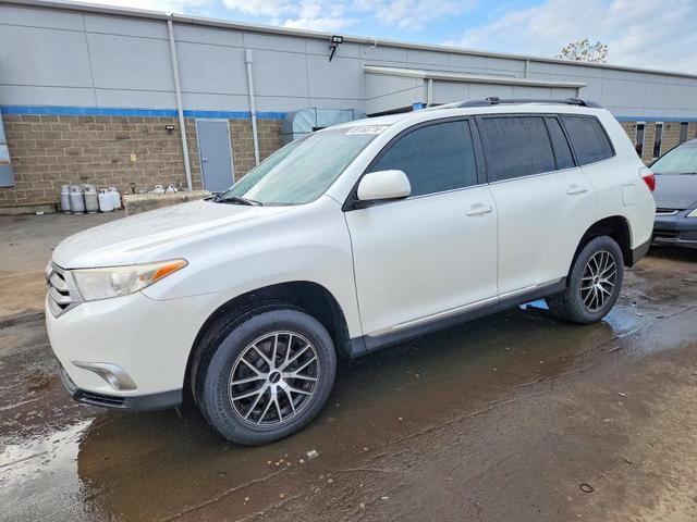 2012 TOYOTA HIGHLANDER SE  