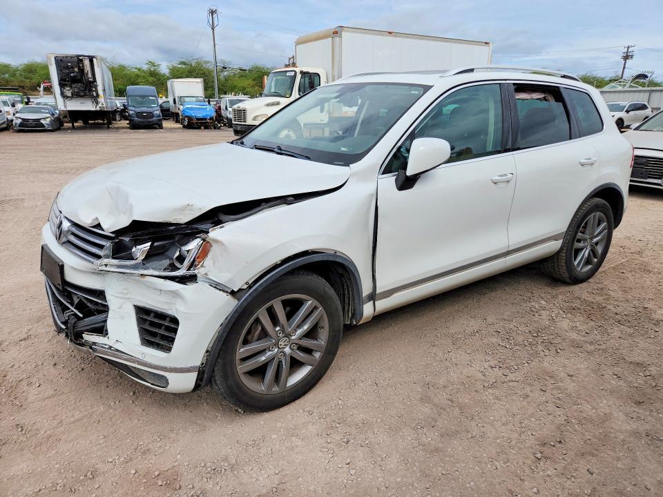2015 VOLKSWAGEN TOUAREG V6  