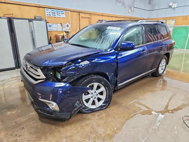 2013 TOYOTA HIGHLANDER SE  