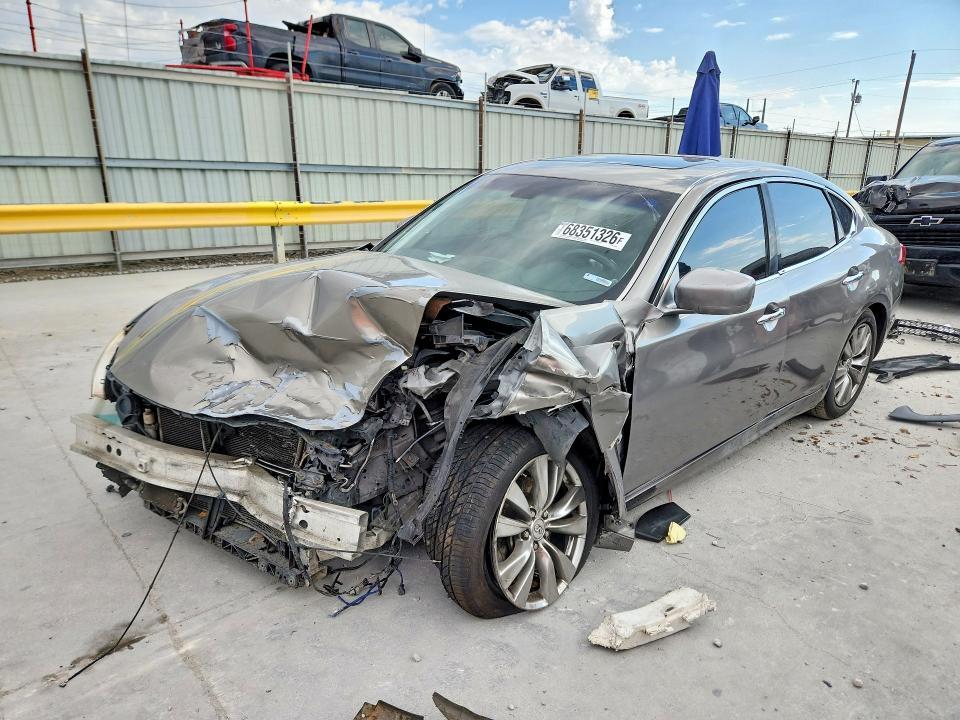 2014 INFINITI Q70 37  